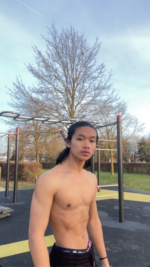 Physique de Ryan avant